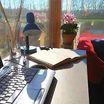 An Original Tiny House Wifi, Ac, Bikes, Ho Compatible Apartman Pátka