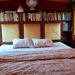 An Original Tiny House Wifi, Ac, Bikes, Ho Compatible Apartman Pátka