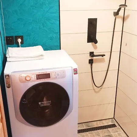 An Original Tiny House Wifi, Ac, Bikes, Ho Compatible Apartment